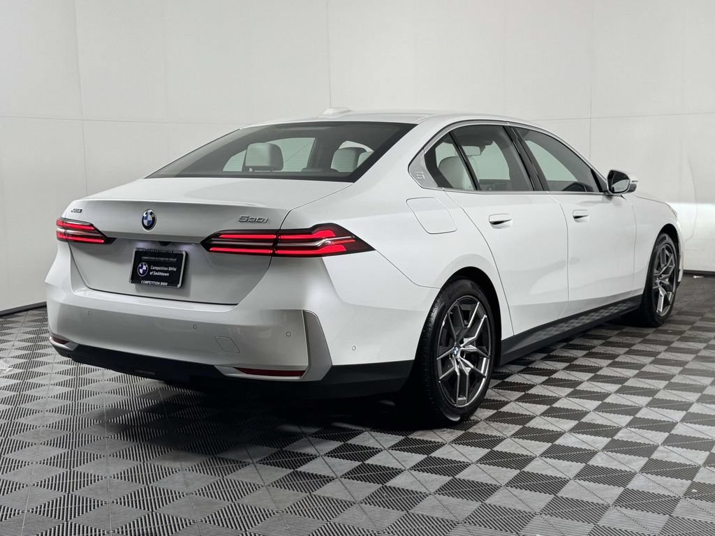 Used 2026 BMW 530i xDrive w/ Premium Package AWD/4WD image 10