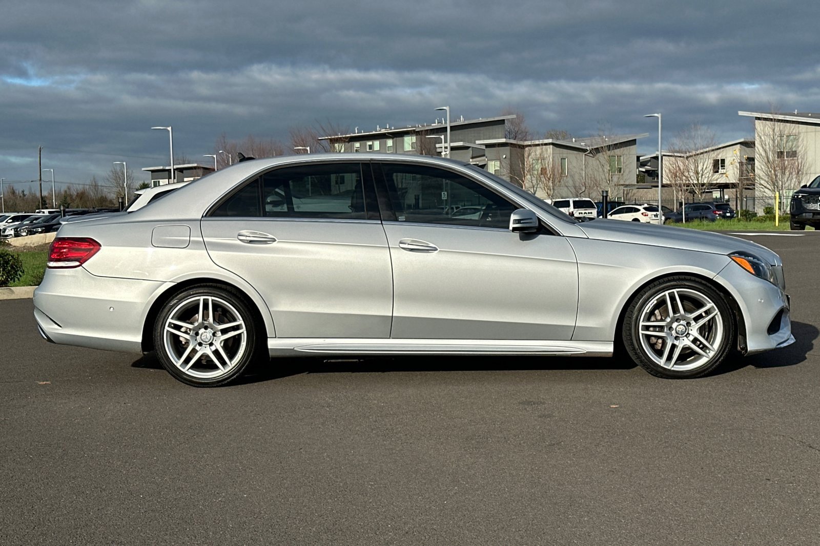 Used 2016 Mercedes-Benz E 350 4MATIC Sedan image 2