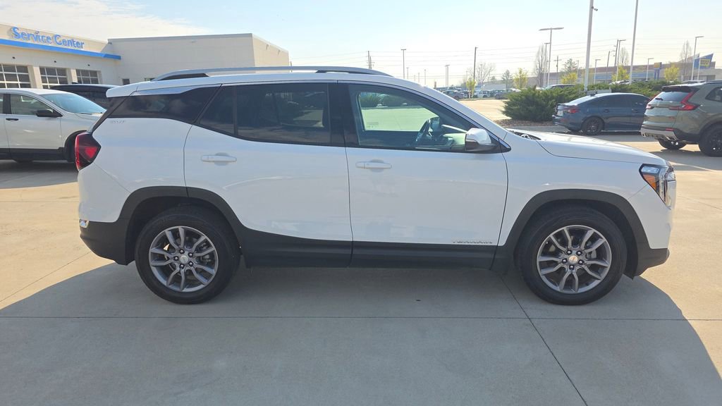 Used 2024 GMC Terrain SLT image 6