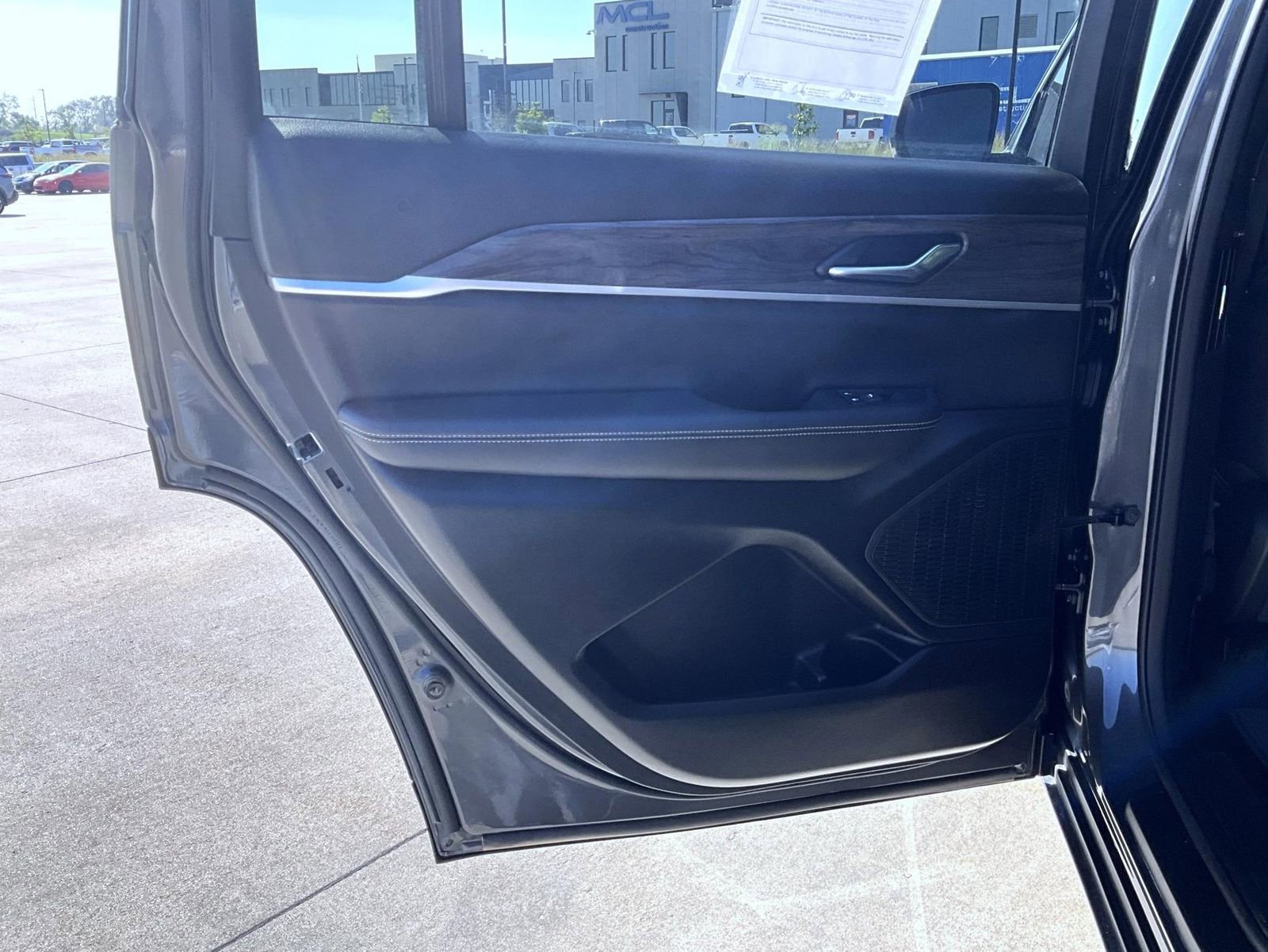 Used 2024 Jeep Grand Cherokee L Limited image 18