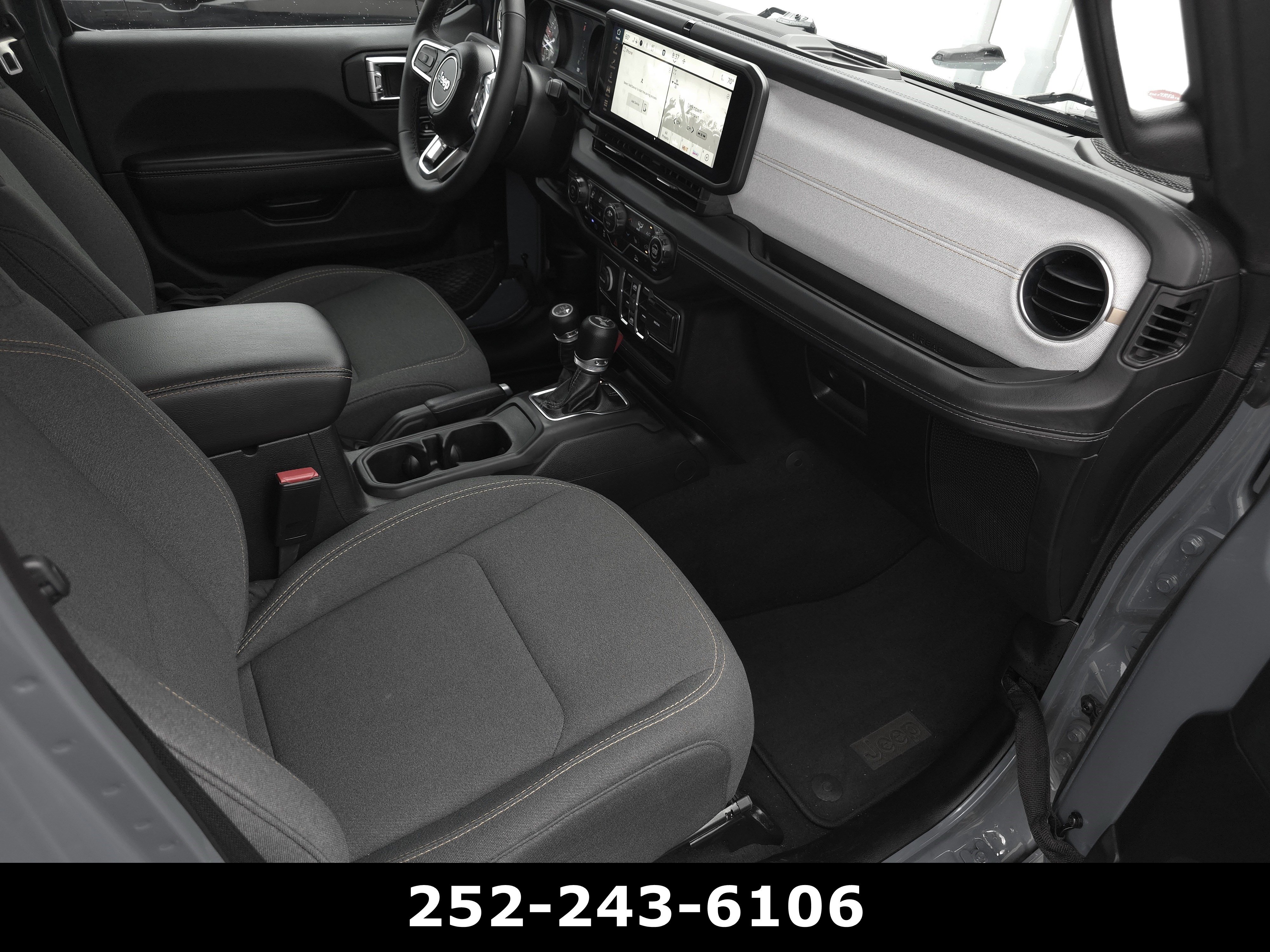 Used 2025 Jeep Wrangler Sahara image 38