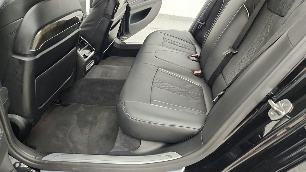 Used 2018 BMW 750i xDrive AWD/4WD image 34