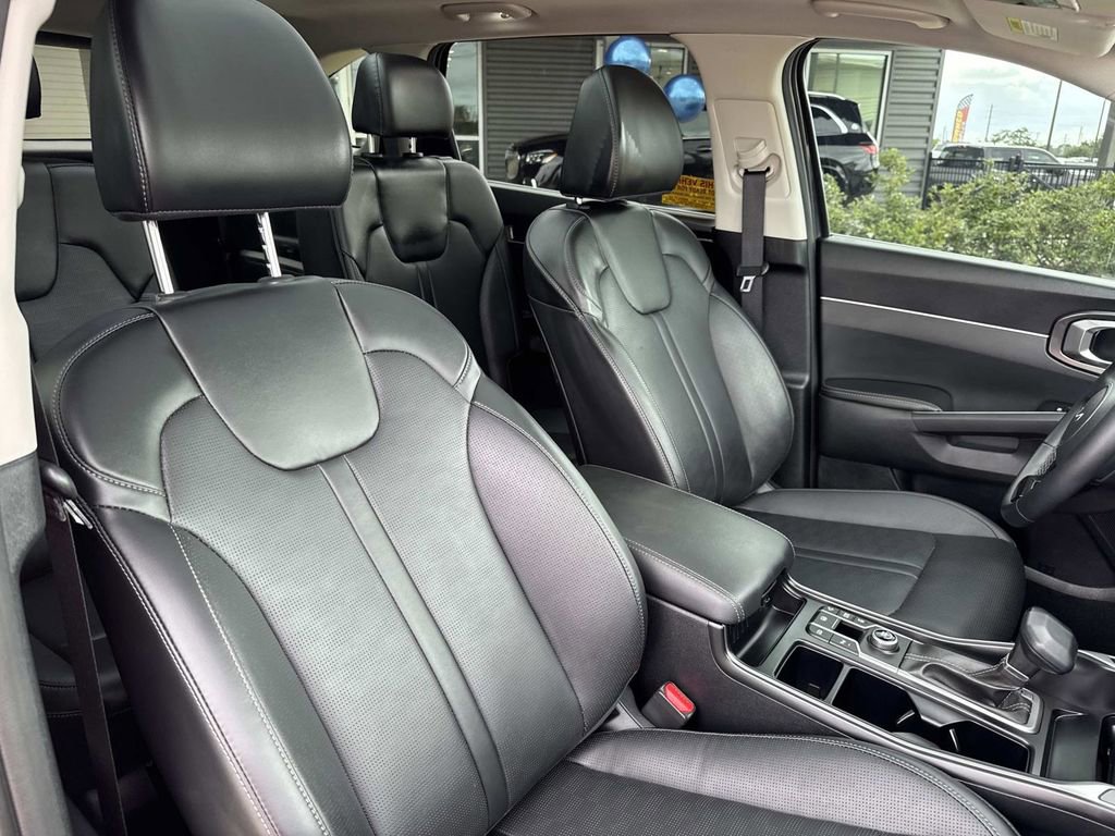 Used 2025 Kia Sorento EX w/ Panoramic Sunroof Package FWD image 11