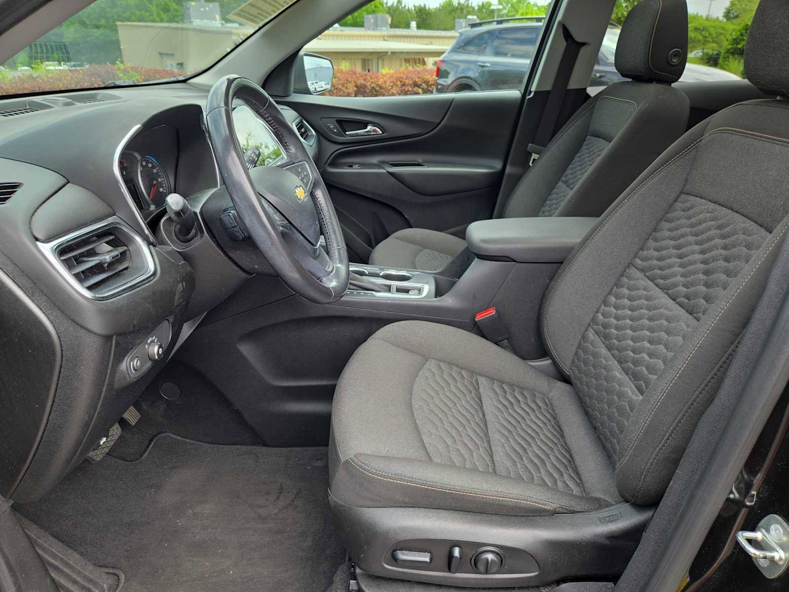 Used 2018 Chevrolet Equinox LT w/ Sun & Infotainment Package FWD image 22
