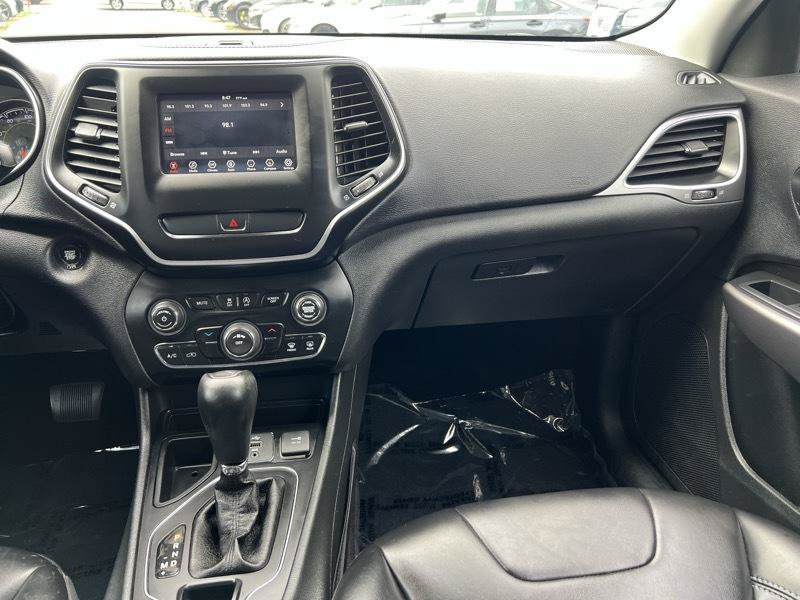 Used 2019 Jeep Cherokee Latitude Plus FWD image 11