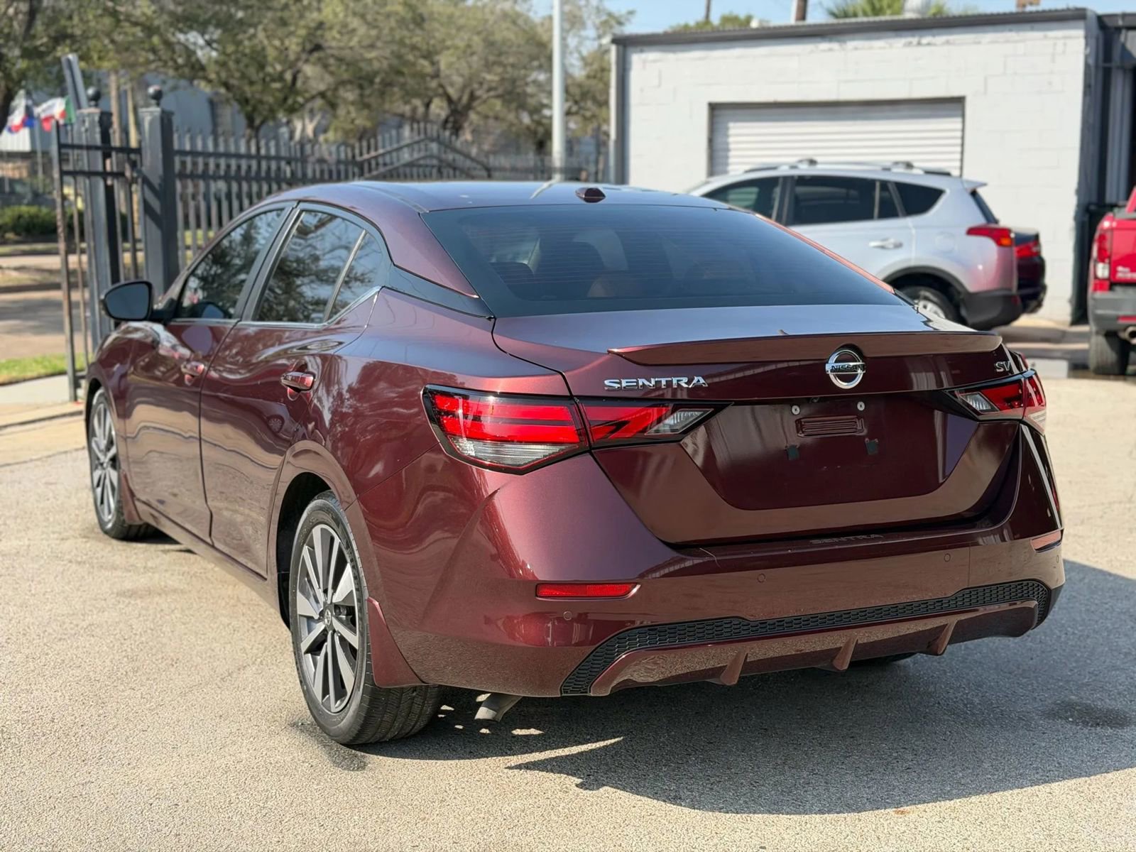 Used 2020 Nissan Sentra SV w/ SV Premium Package FWD image 5