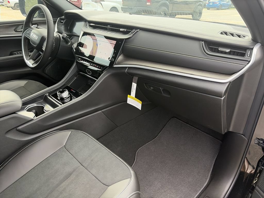 New 2026 Jeep Grand Cherokee Altitude RWD image 33