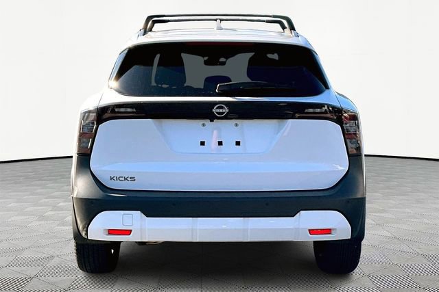 Used 2025 Nissan Kicks SV w/ SV Premium Package image 6