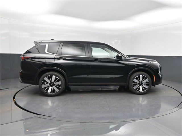 New 2025 Mitsubishi Outlander SE image 33