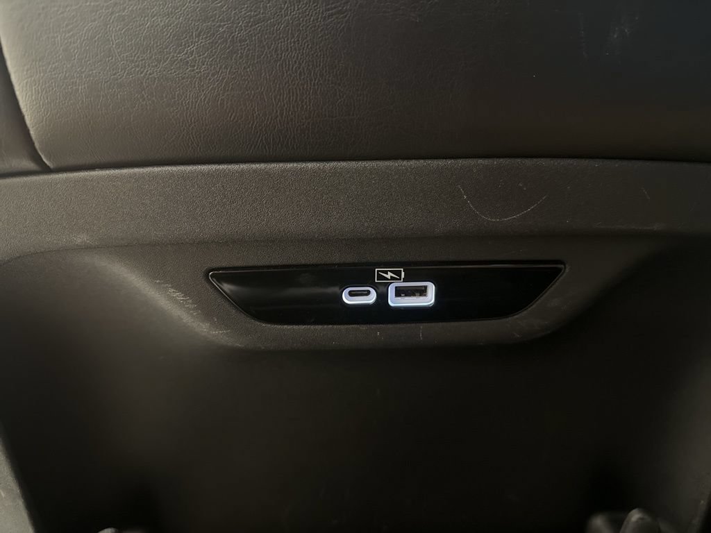 Used 2023 Chrysler Pacifica Touring-L FWD image 16