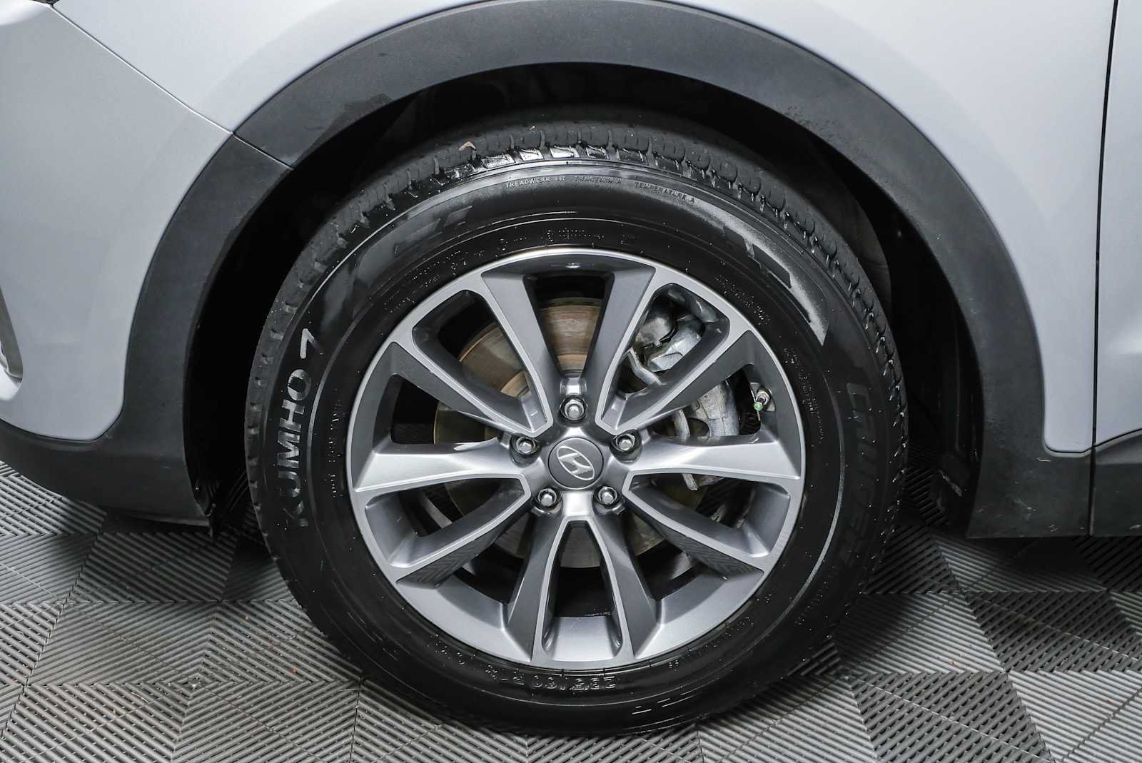 Used 2019 Hyundai Santa Fe XL SE FWD image 36