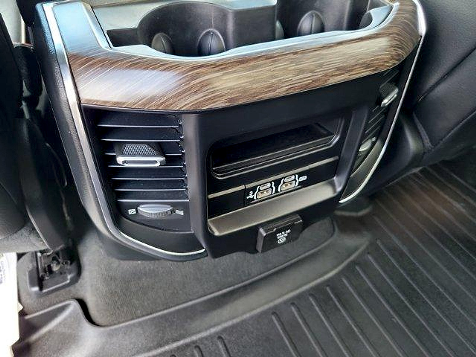 Used 2020 RAM 1500 Laramie AWD/4WD image 18