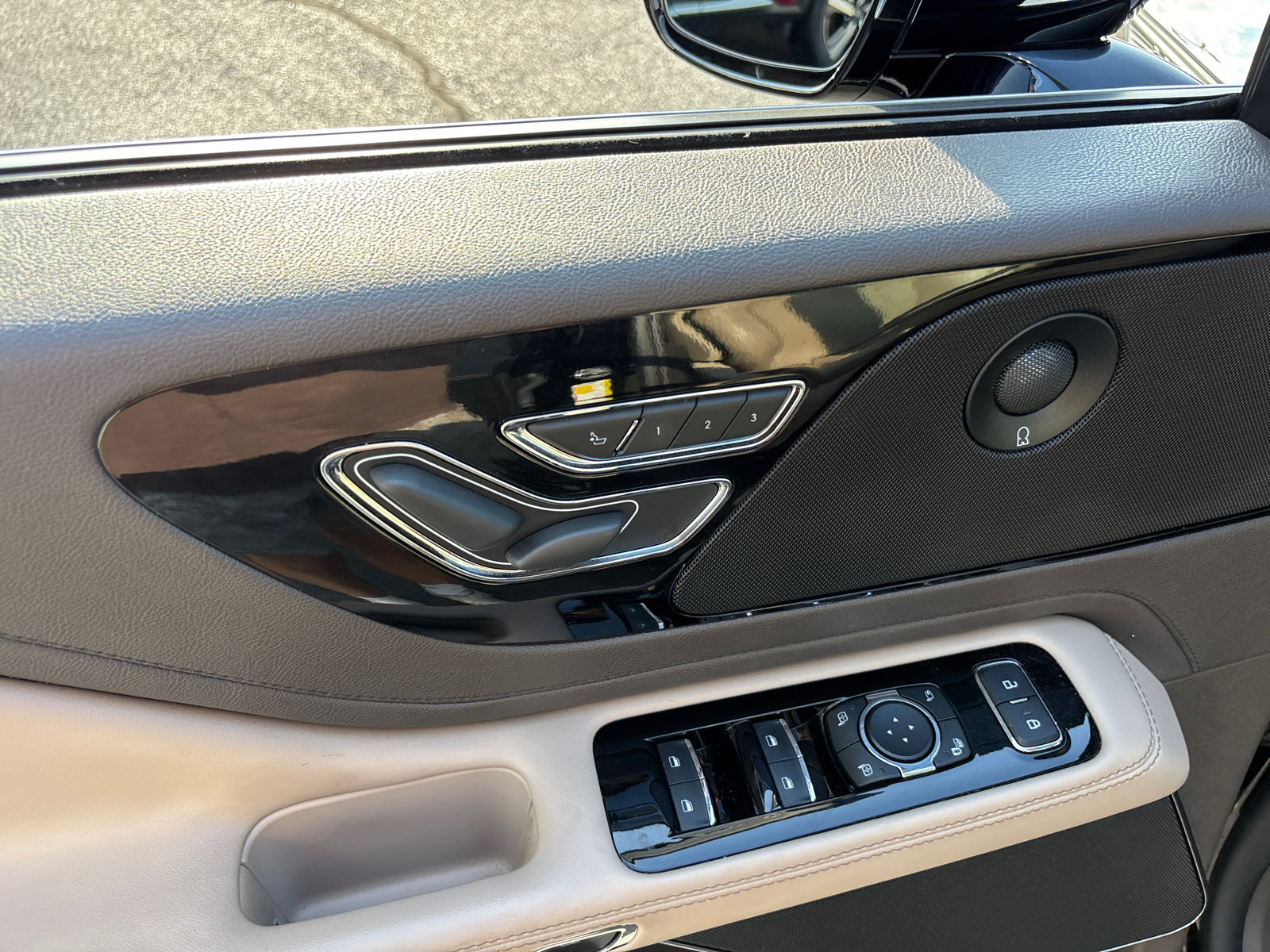 Used 2021 Lincoln Aviator Reserve w/ Equipment Group 201A AWD/4WD image 12