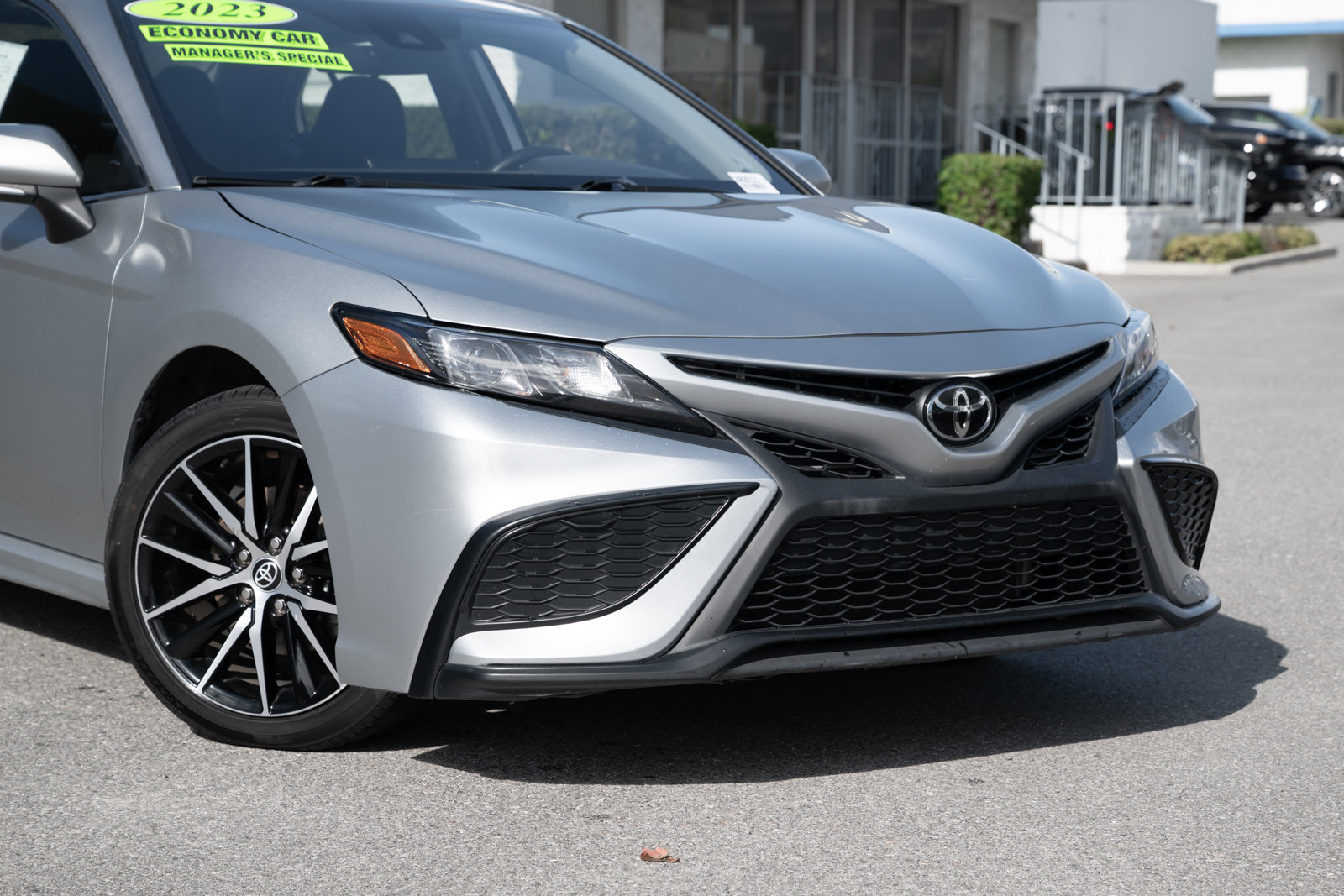 Used 2023 Toyota Camry SE image 9