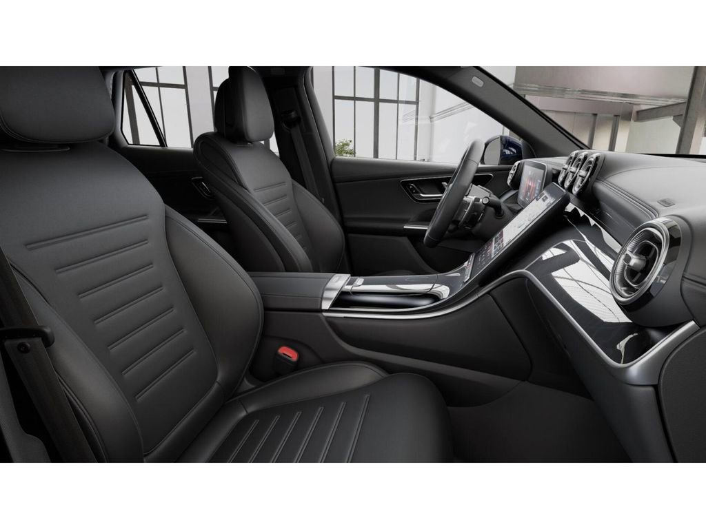 Used 2024 Mercedes-Benz GLC 43 AMG 4MATIC image 4