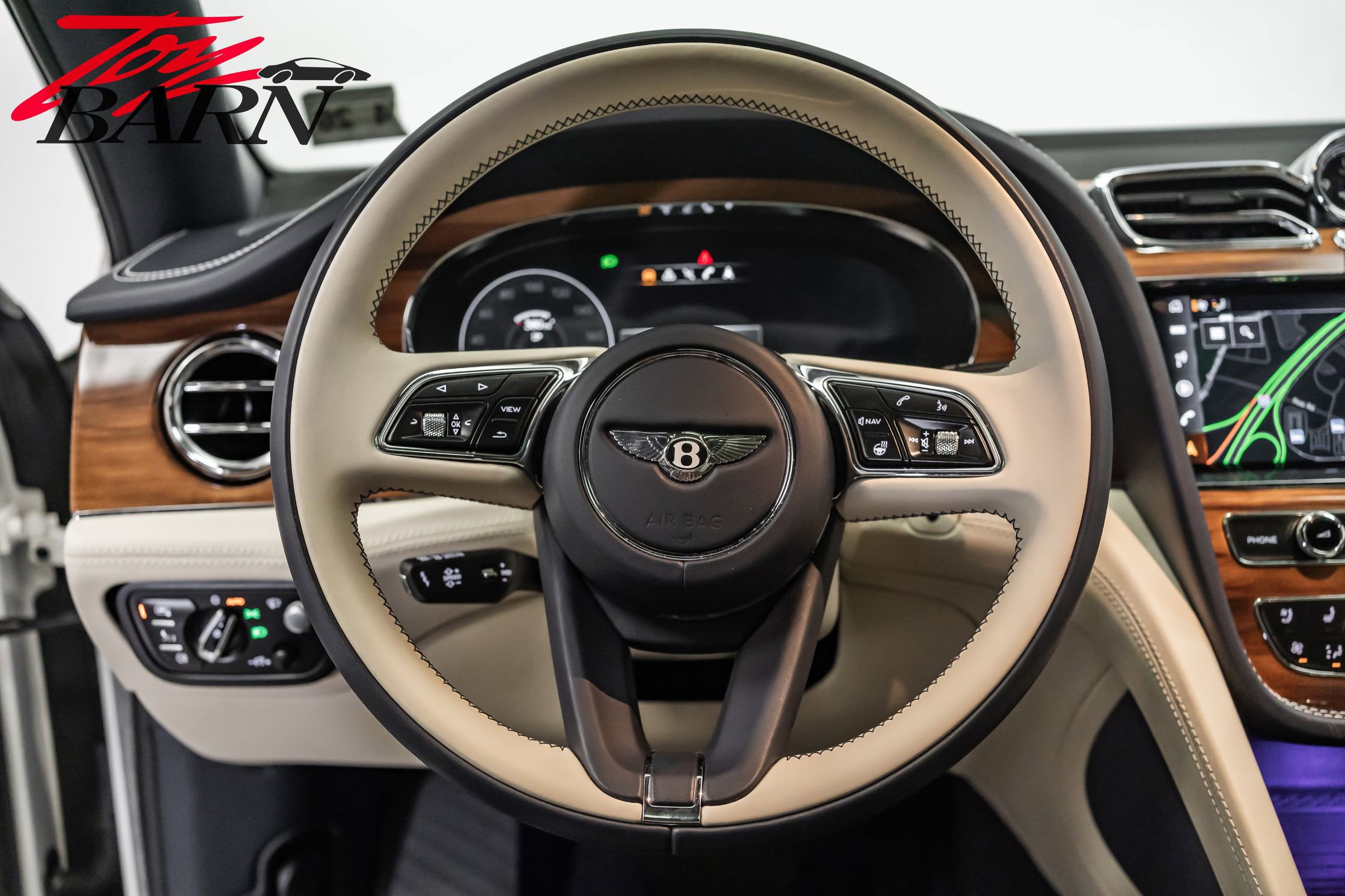 Used 2021 Bentley Bentayga image 32