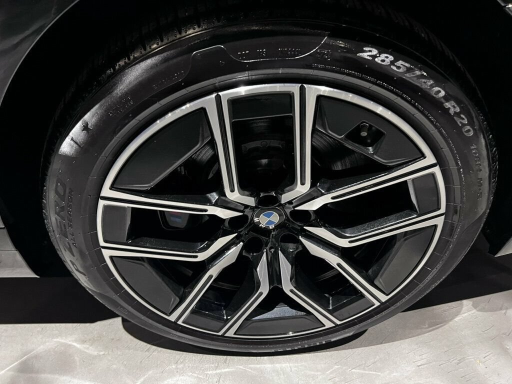 Used 2024 BMW 760i xDrive AWD/4WD image 25