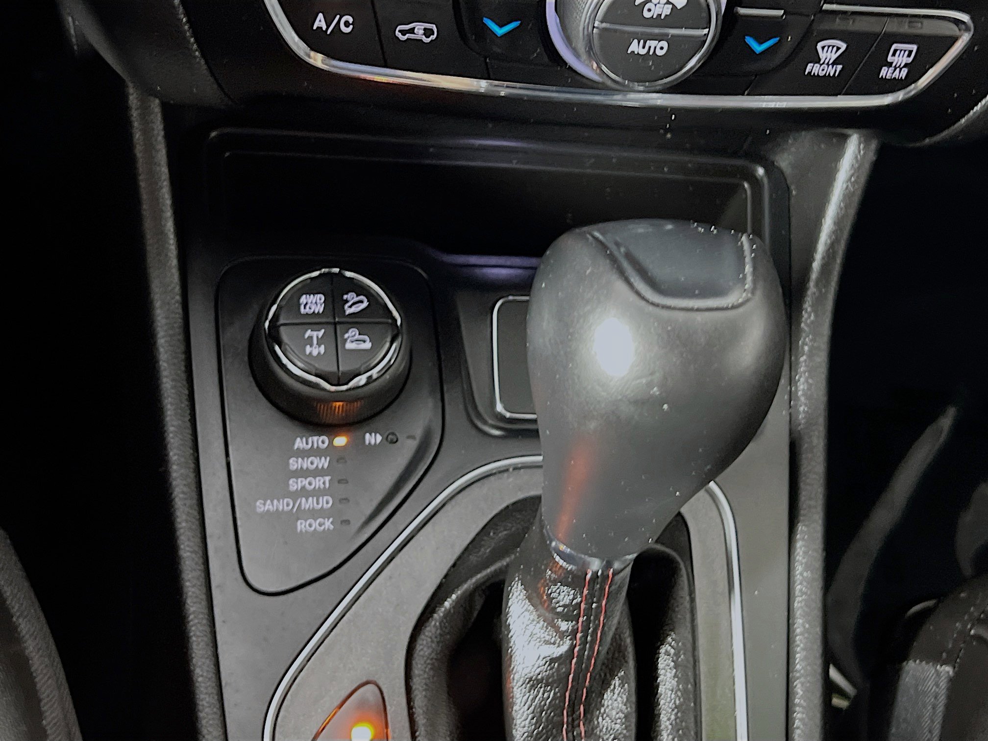 Used 2019 Jeep Cherokee Trailhawk w/ Cold Weather Group AWD/4WD image 24