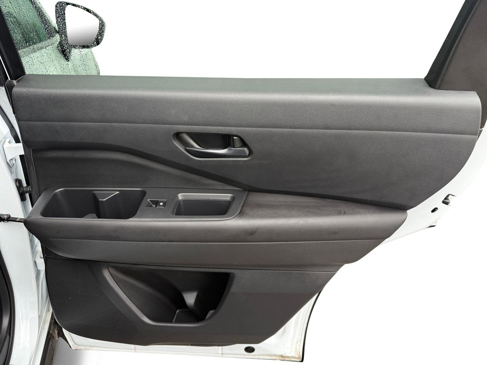 Used 2025 Nissan Pathfinder SV w/ Cargo Package image 24