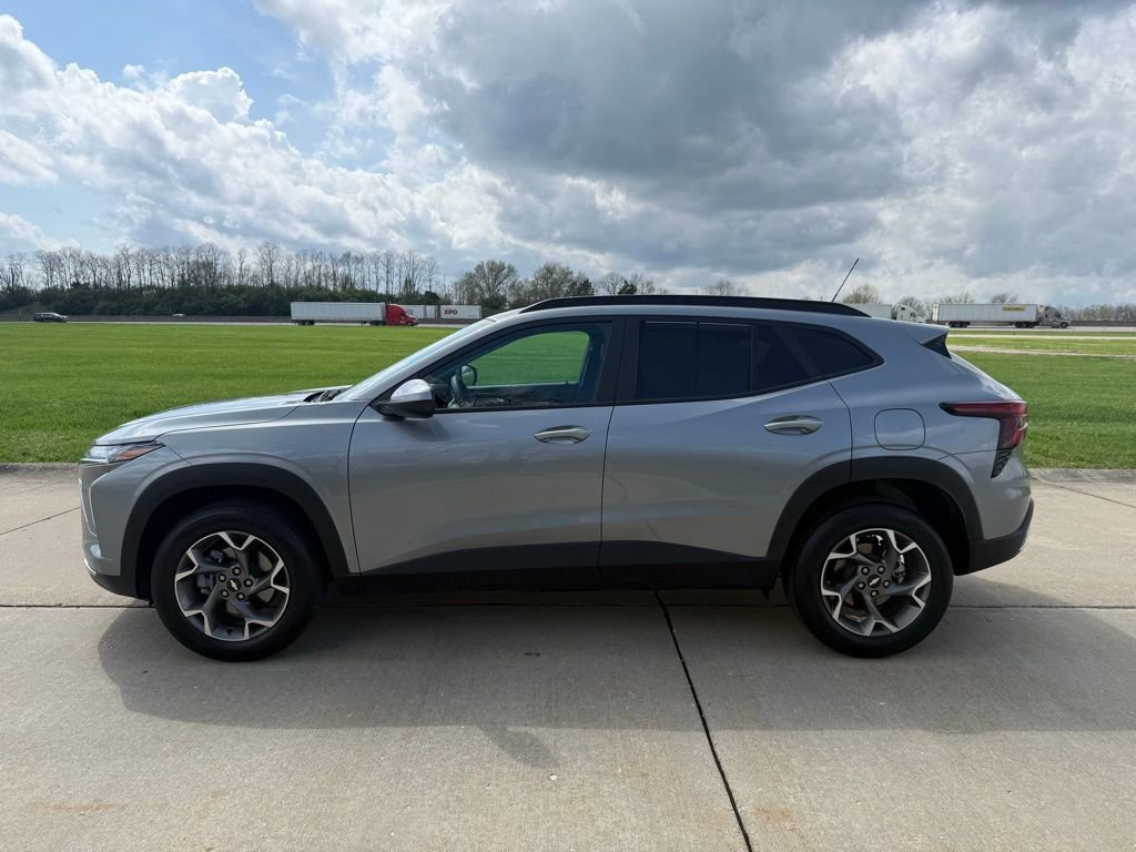 Used 2025 Chevrolet Trax LT image 8