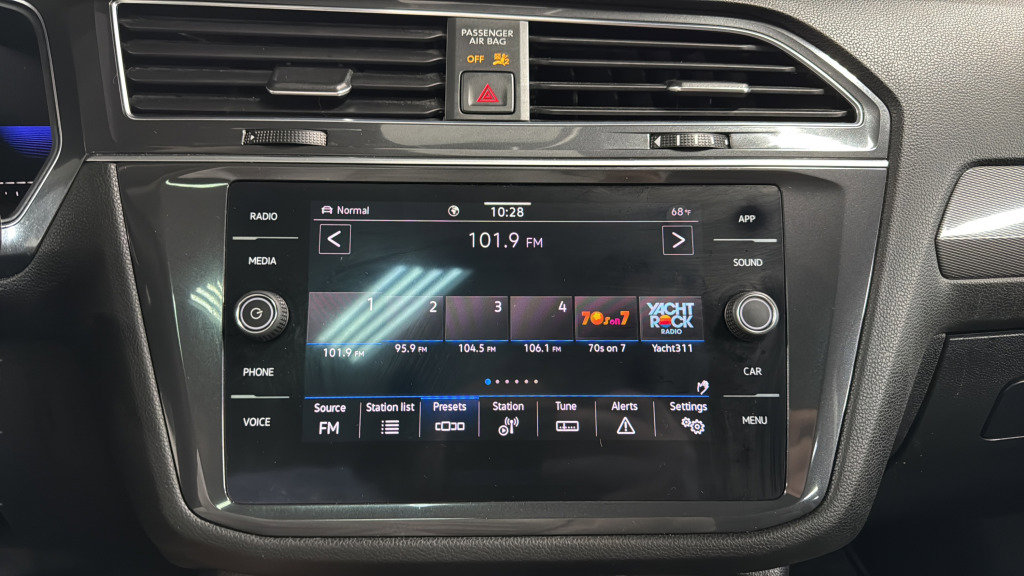 Used 2022 Volkswagen Tiguan SE image 34