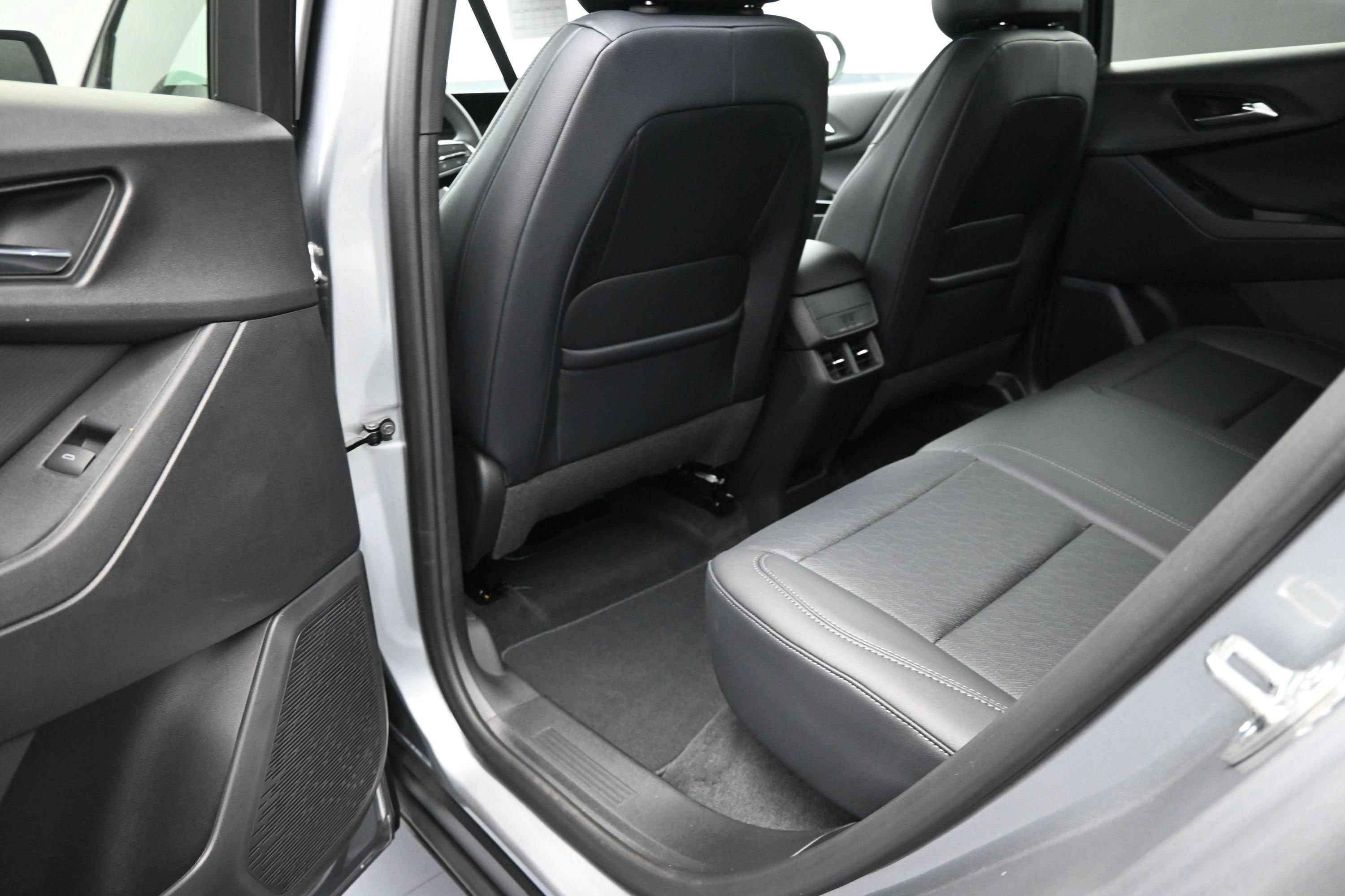 New 2027 Chevrolet Equinox LT w/ Convenience Package II FWD image 30