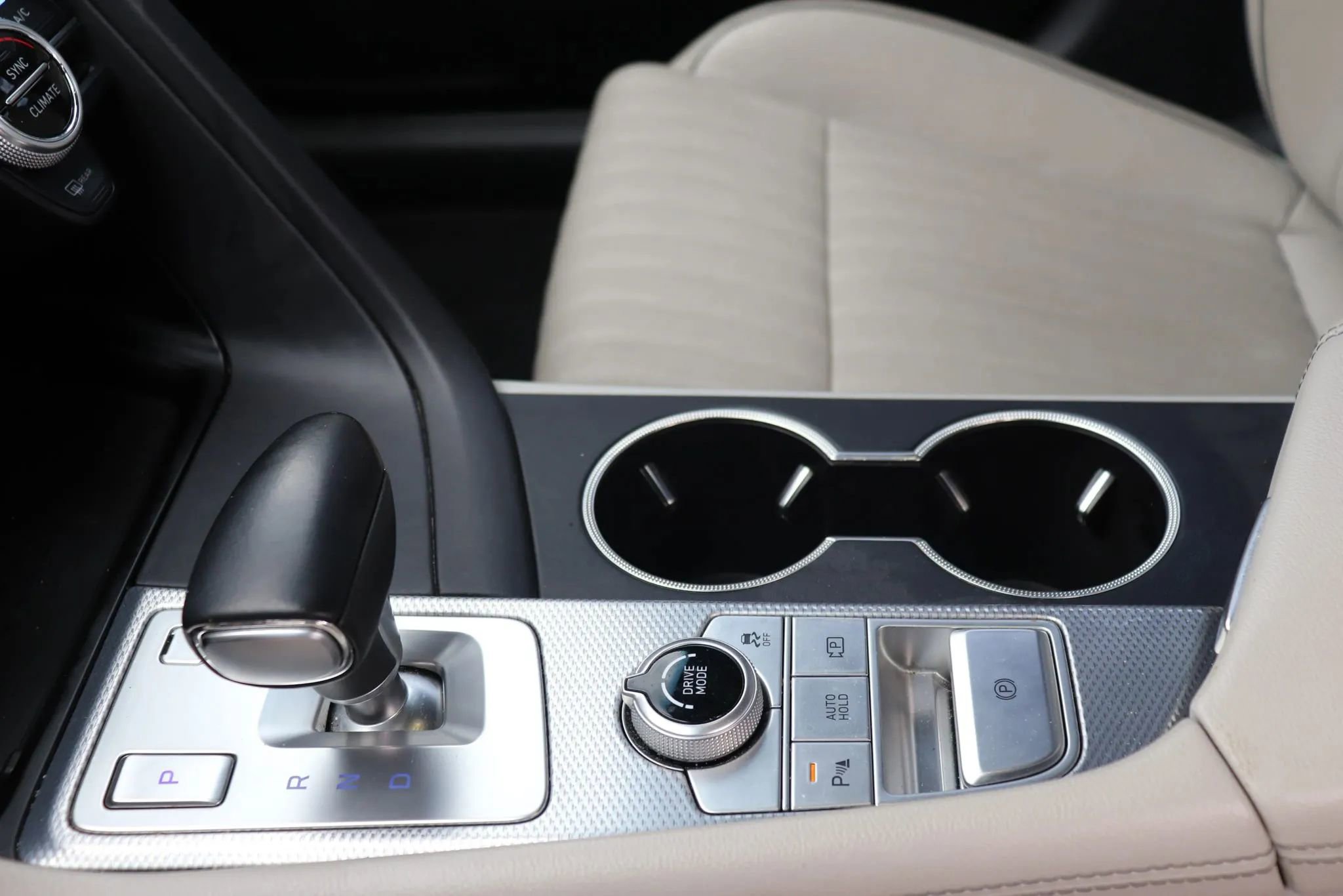 Used 2022 Genesis G70 2.0T w/ Prestige Package RWD image 6