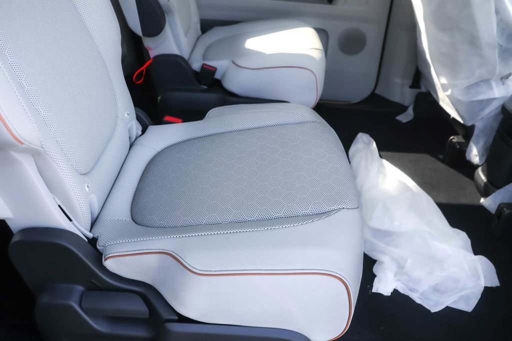 New 2025 Volkswagen ID. Buzz Pro S Plus image 34