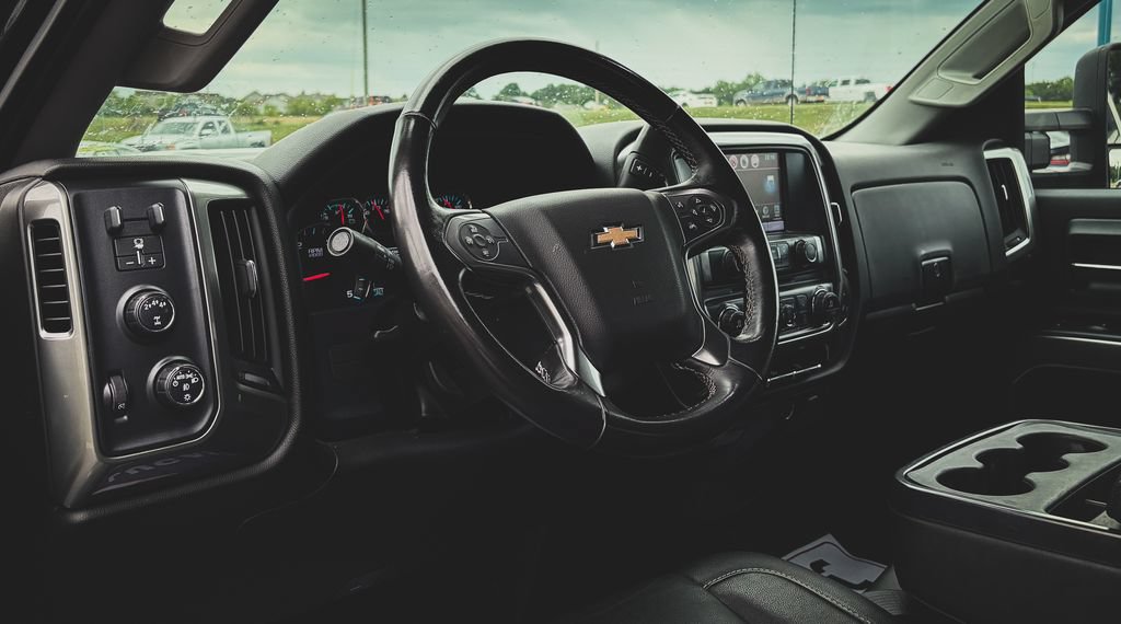 Used 2018 Chevrolet Silverado 3500 LT w/ LT Convenience Package AWD/4WD image 2