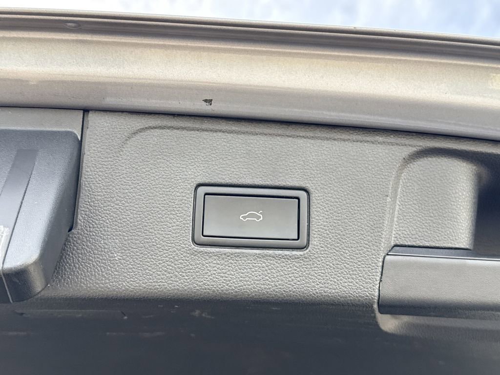 Used 2024 Volkswagen Atlas SE image 23