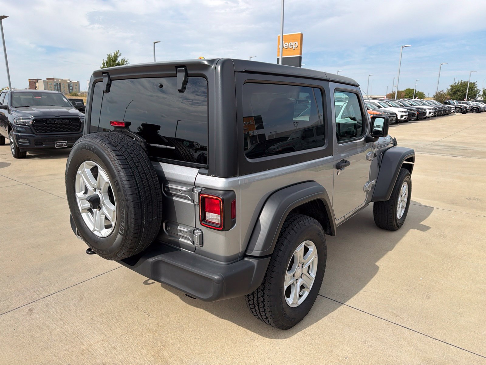 Used 2020 Jeep Wrangler Sport AWD/4WD image 5