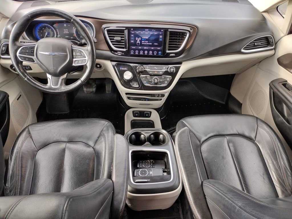 Used 2018 Chrysler Pacifica Touring-L Plus FWD image 4