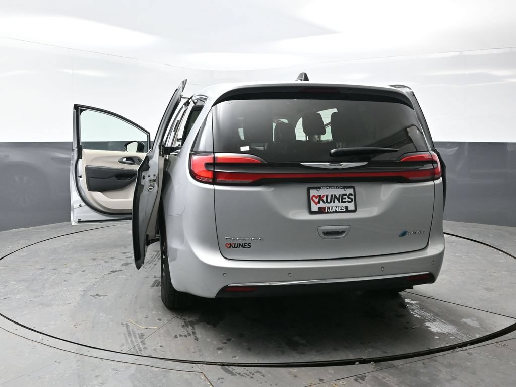 Used 2024 Chrysler Pacifica Limited FWD image 57