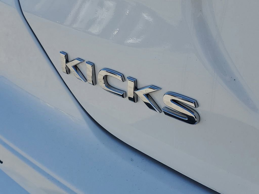 Used 2023 Nissan Kicks S FWD image 6