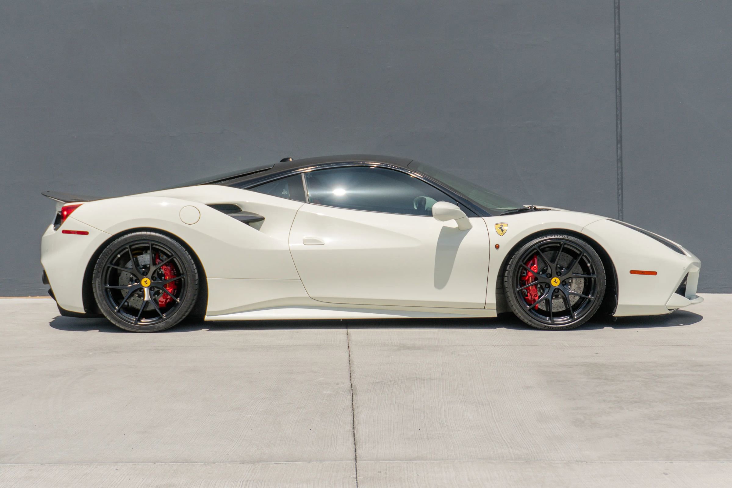 Used 2018 Ferrari 488 GTB RWD image 6