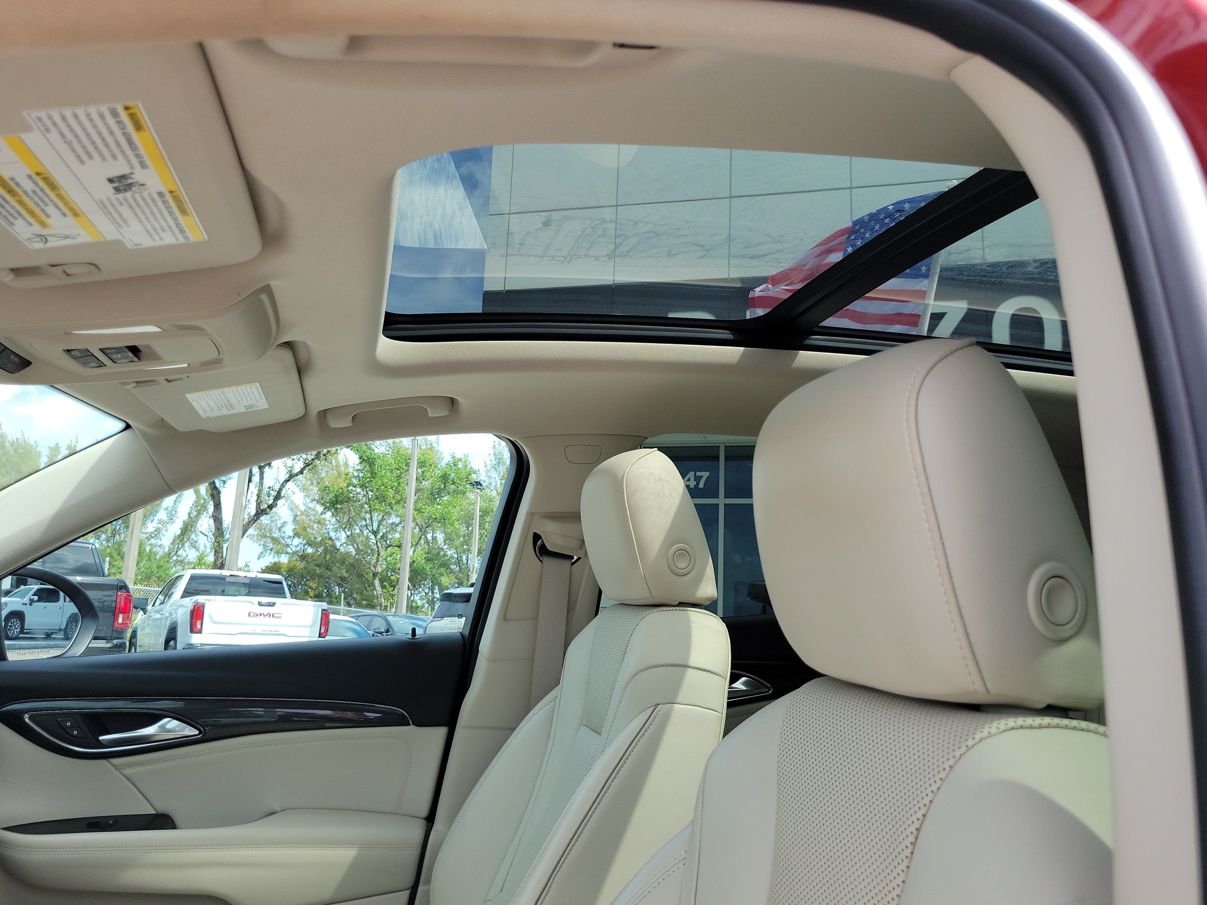 Used 2022 Buick Envision Essence w/ Safety Package FWD image 11