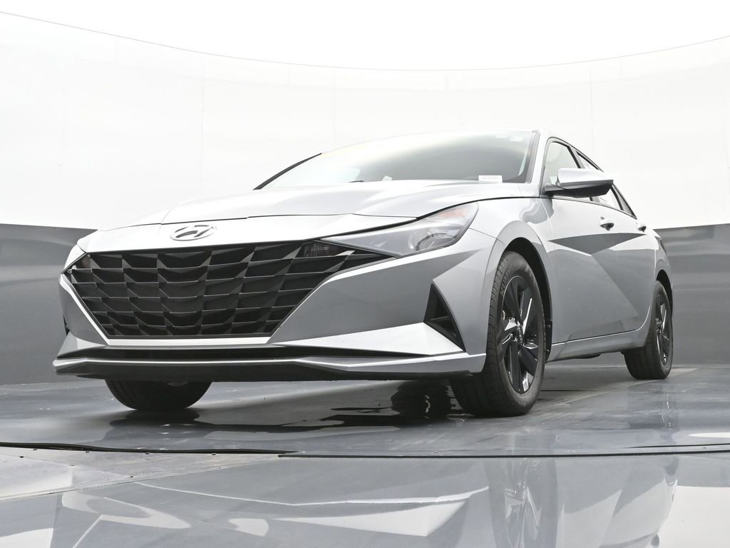 Used 2023 Hyundai Elantra SEL w/ Preferred Accessory Package FWD image 50