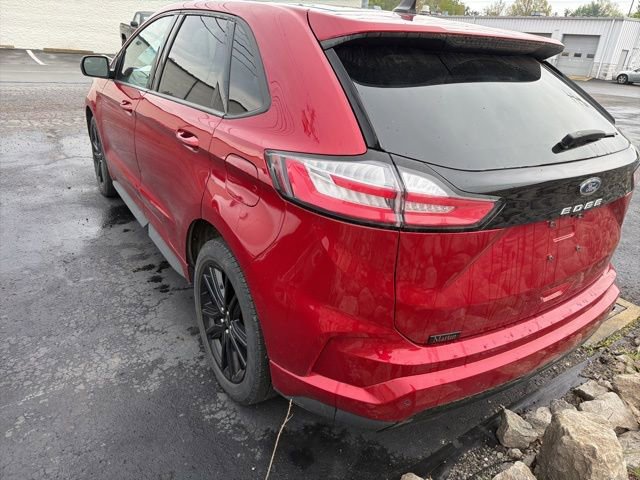 Used 2024 Ford Edge SEL AWD/4WD image 6