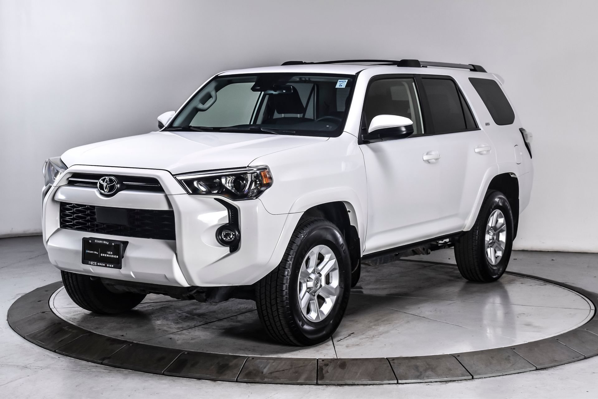 Used 2024 Toyota 4Runner SR5 AWD/4WD image 2