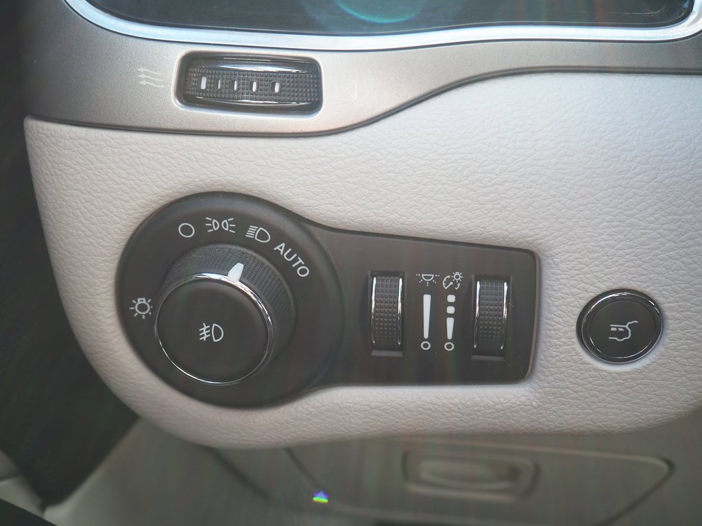 Used 2022 Jeep Cherokee Limited image 19