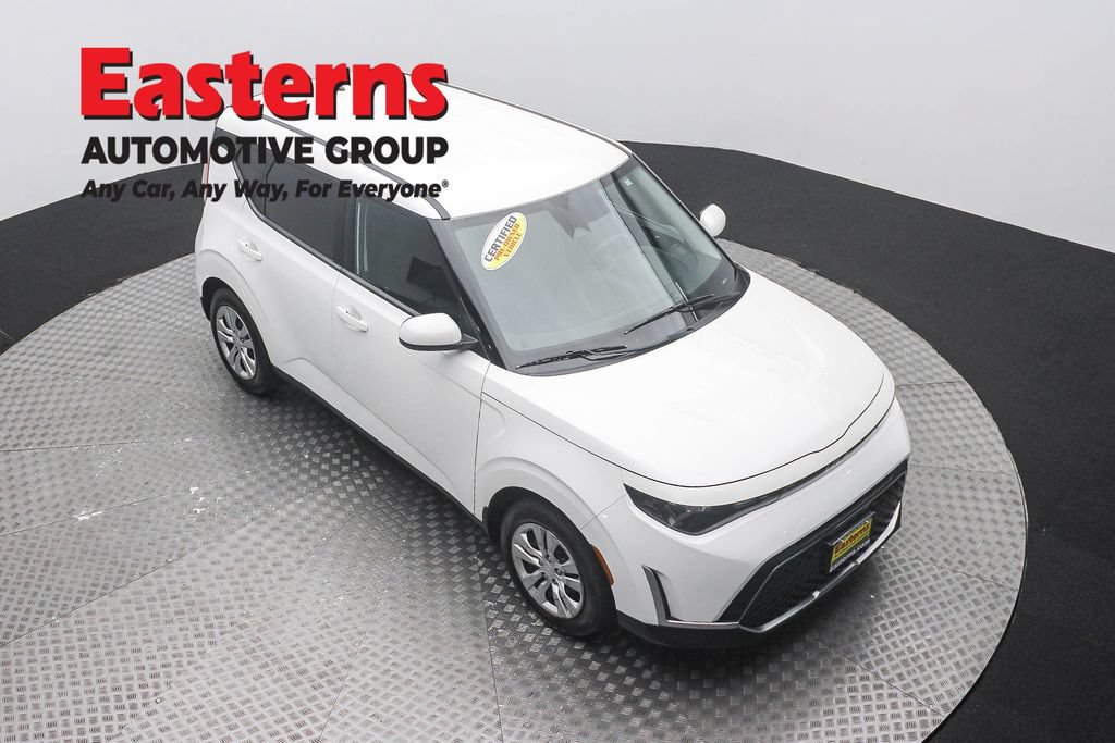 Used 2023 Kia Soul LX FWD image 3