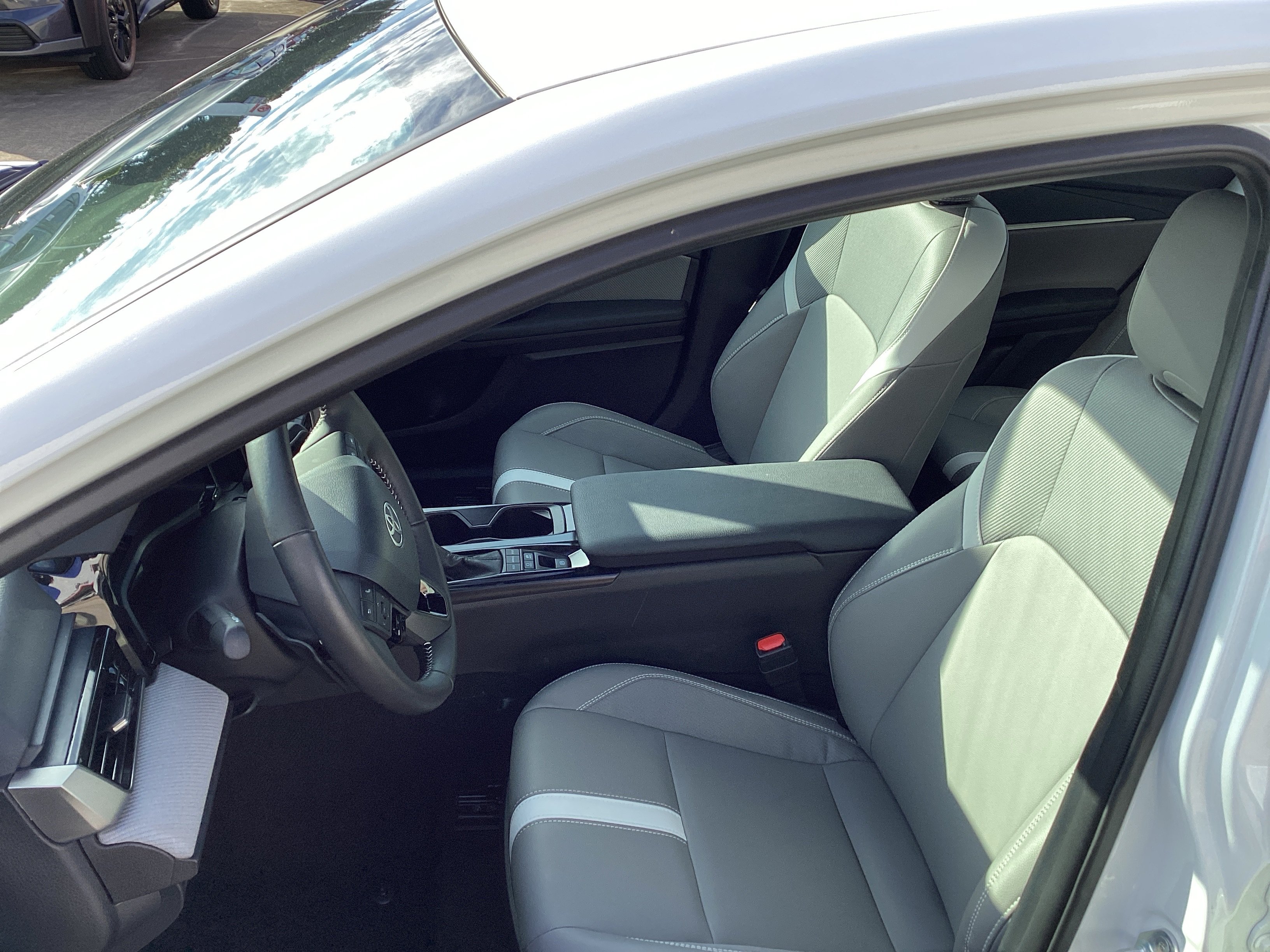 Used 2026 Toyota Camry SE w/ Multimedia Upgrade Package FWD image 14
