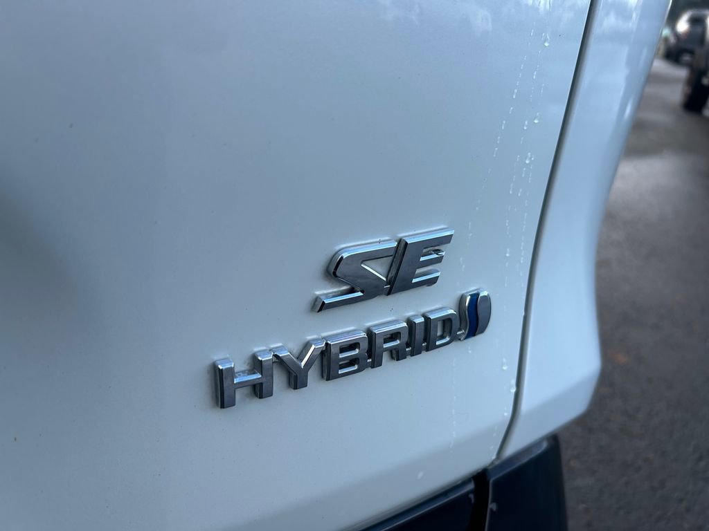 Used 2022 Toyota RAV4 SE image 32