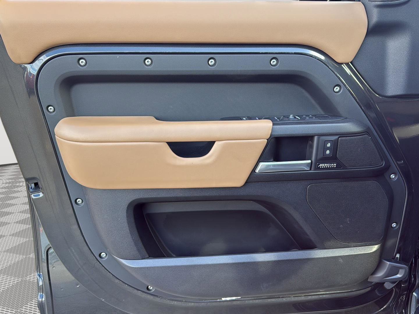 Used 2025 Land Rover Defender 110 X image 12