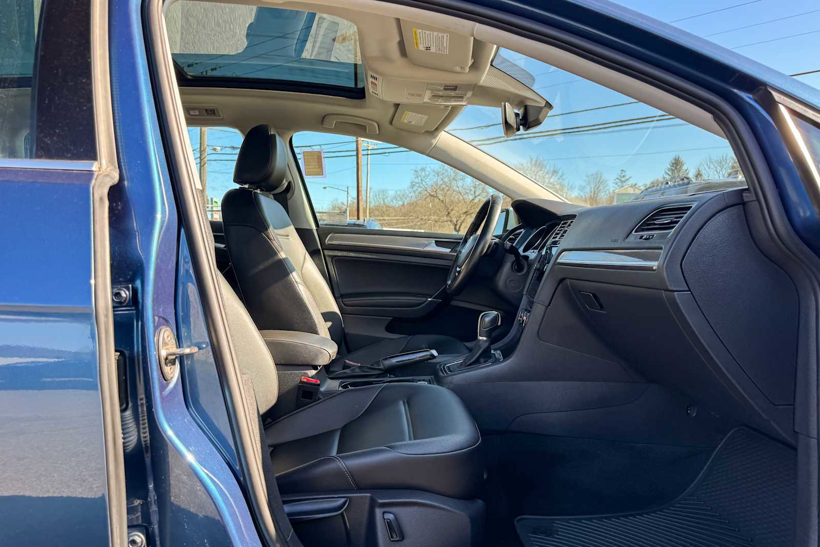 Used 2019 Volkswagen Golf Alltrack SE image 9