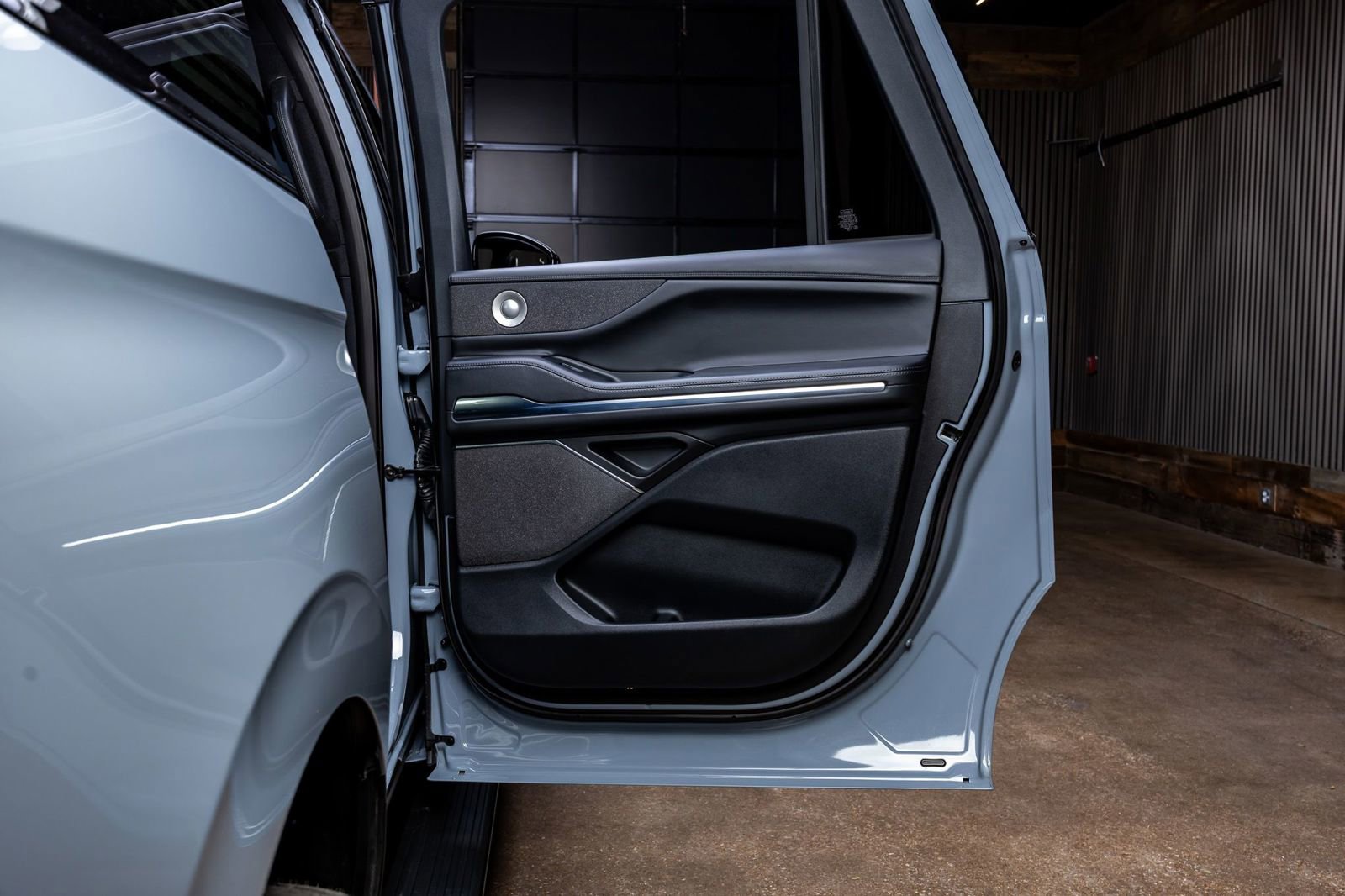 Used 2025 Lincoln Navigator L Reserve w/ Jet Appearance Package image 40