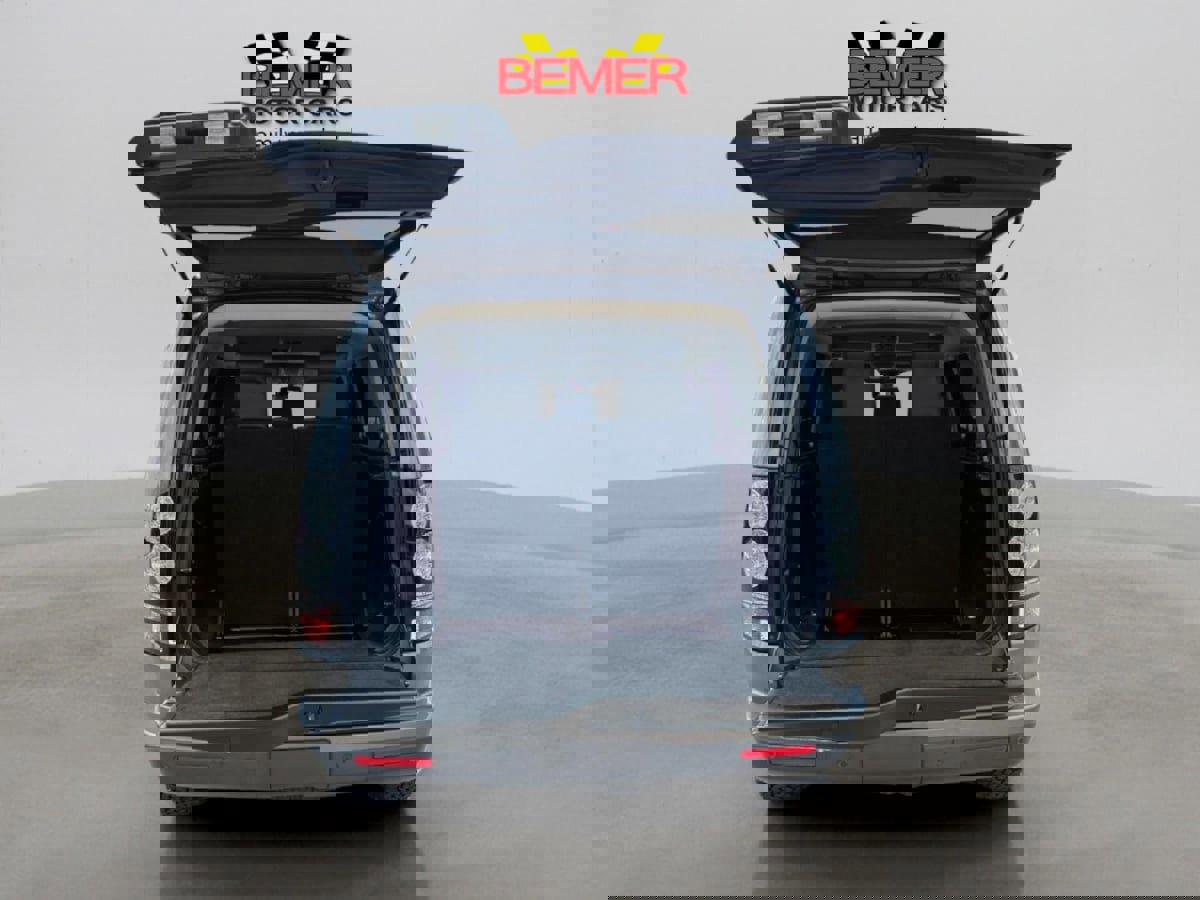 Used 2016 Land Rover LR4 image 25