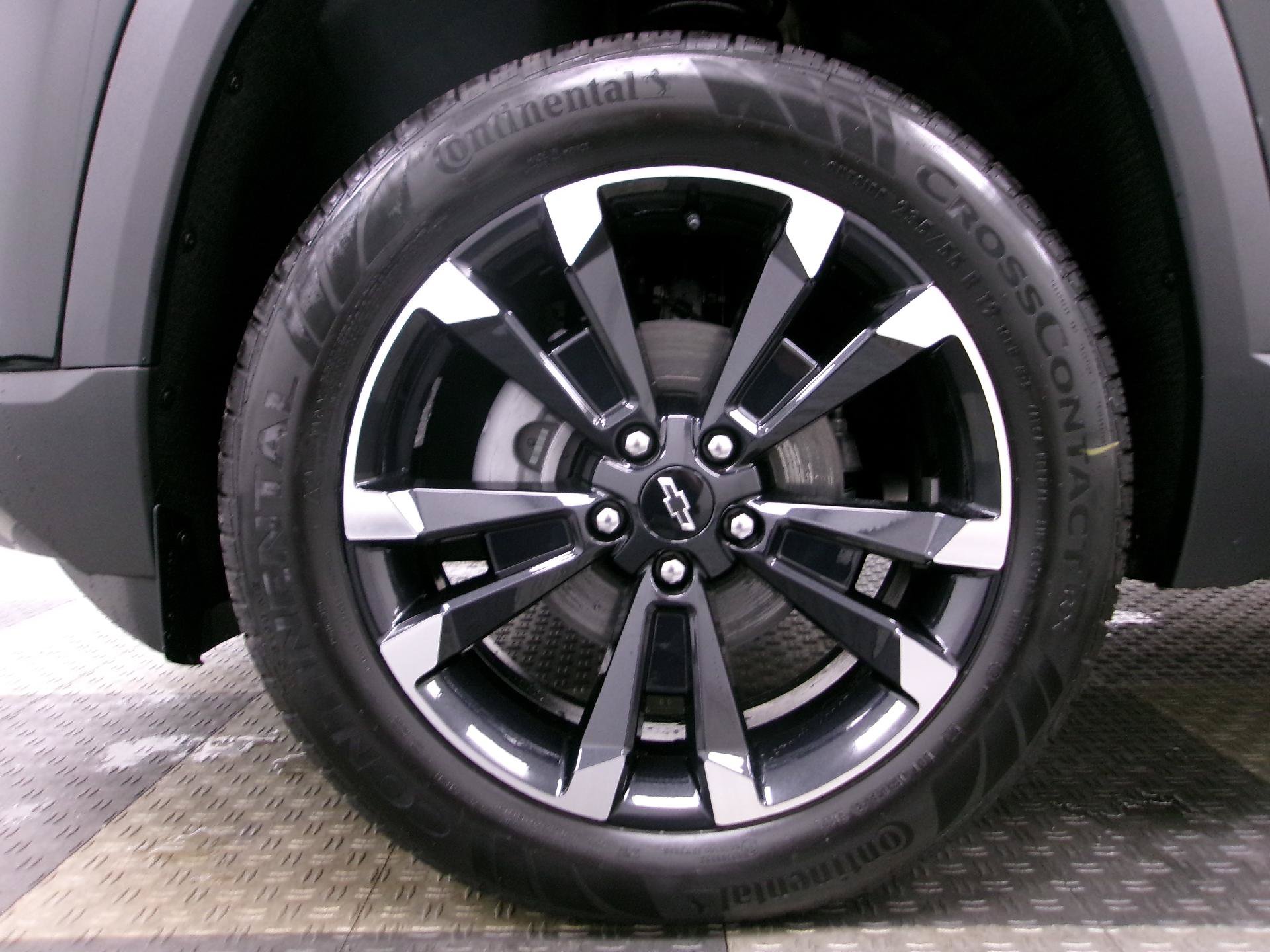 New 2027 Chevrolet Equinox RS w/ Safety and Technology Package AWD/4WD image 17