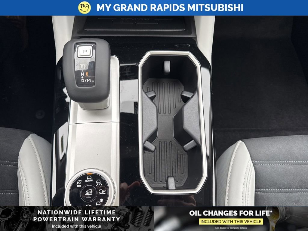 New 2026 Mitsubishi Outlander SE image 24