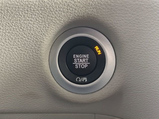 Used 2024 Chrysler Pacifica Limited image 38